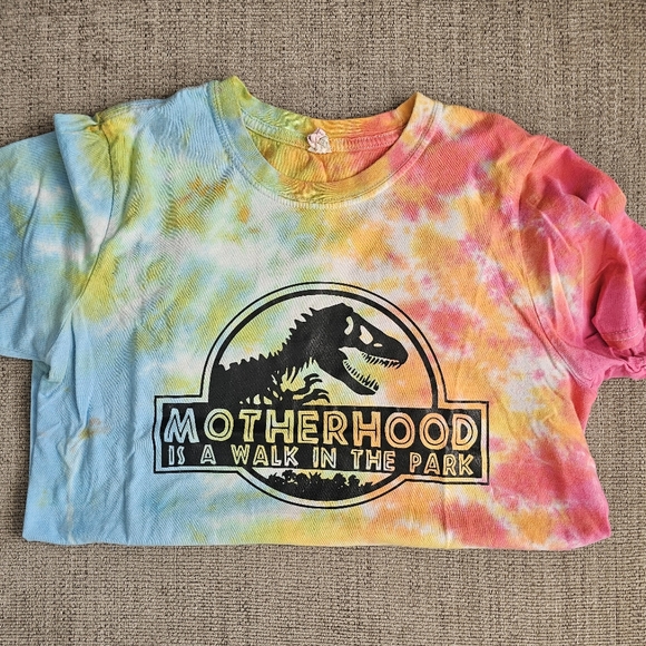 Motherhood Graphic T-shirt - Picture 3 of 4